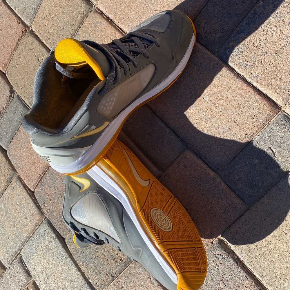 Nike Gray and Yellow Men's Sneakers - Picture 9 of 12